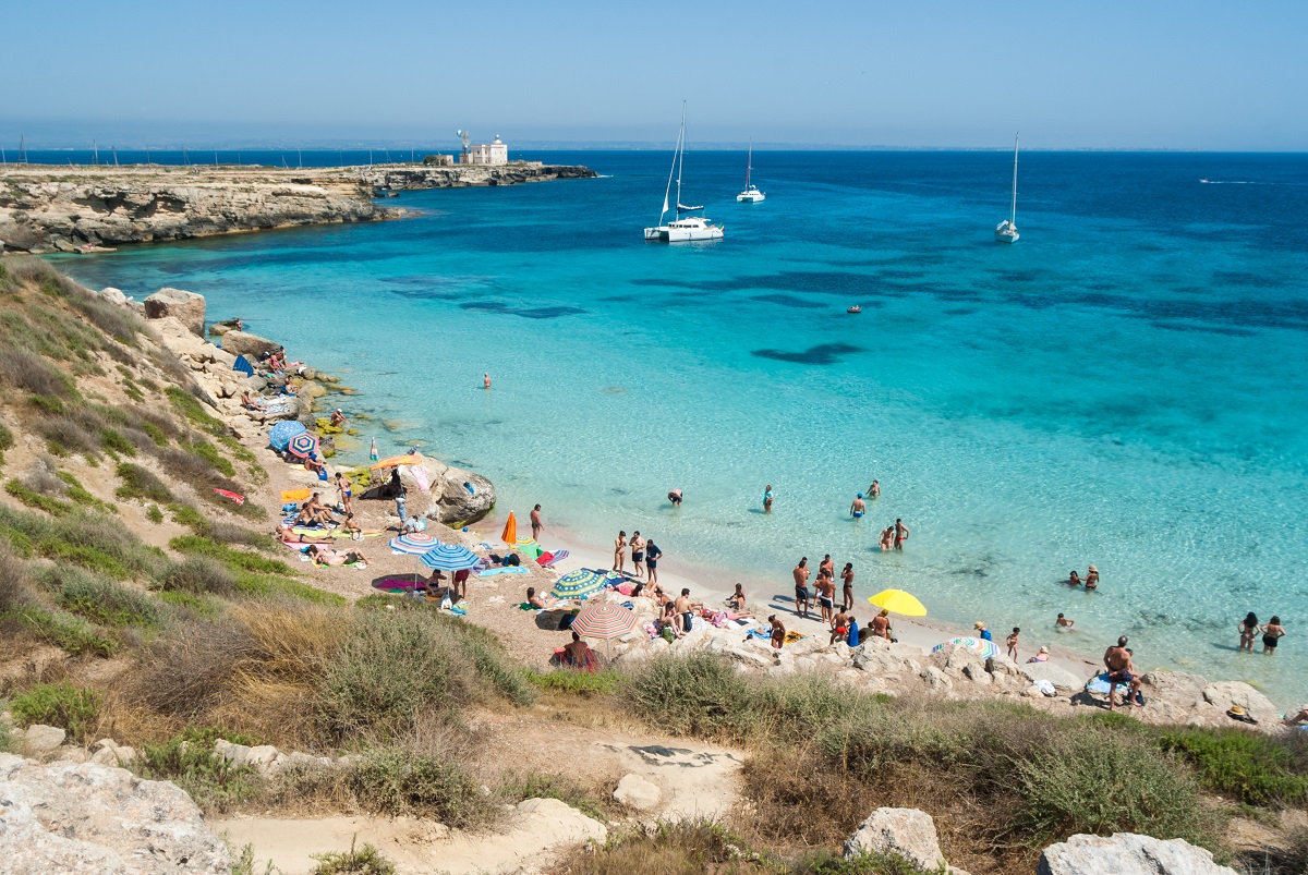 Scoprire le Egadi con una vacanza in barca a vela