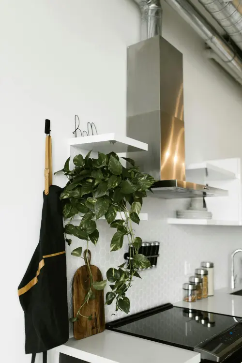 Come scegliere una cappa per la cucina: criteri pratici tra aspirazione, spazio e design