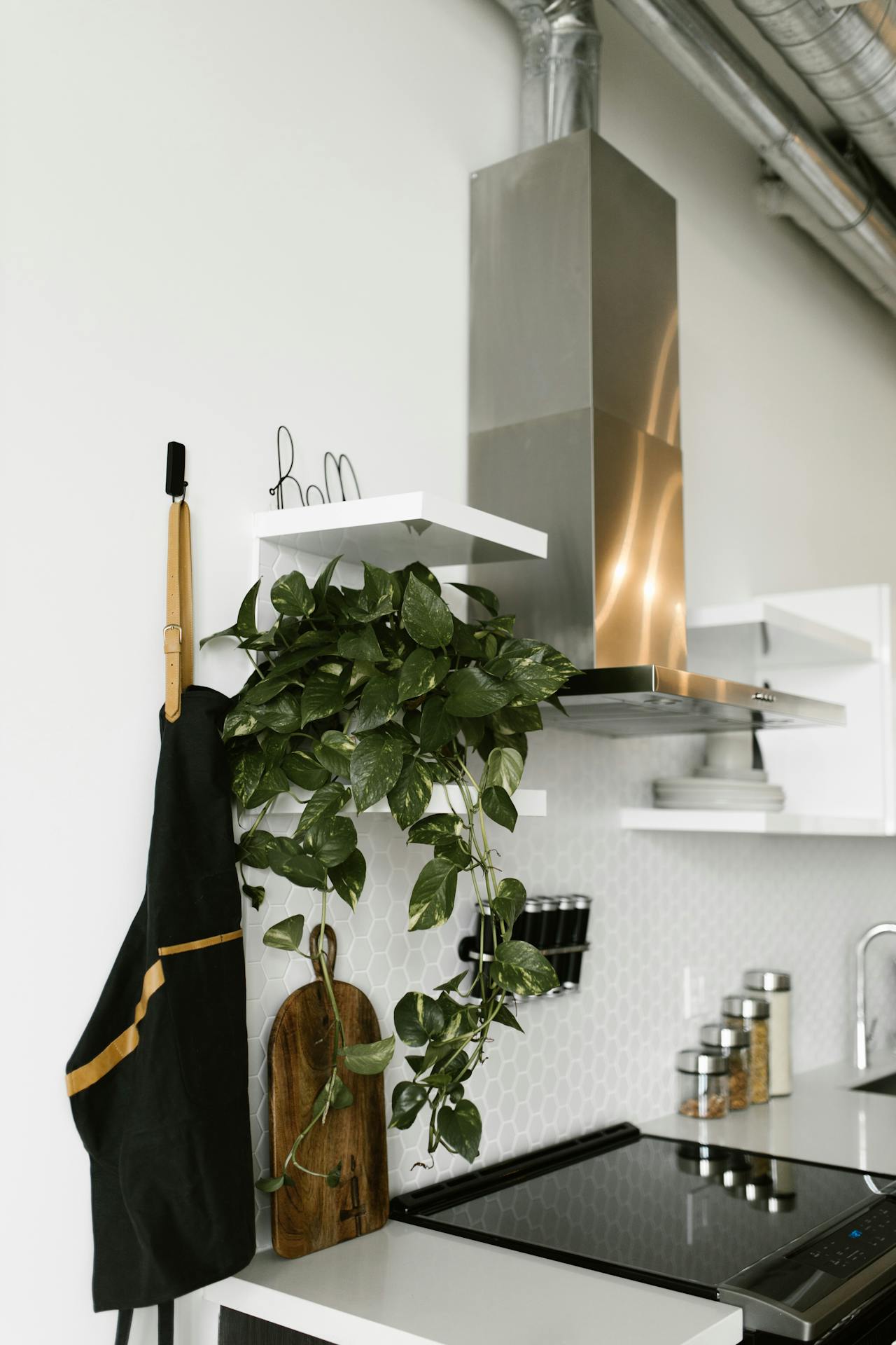 Come scegliere una cappa per la cucina: criteri pratici tra aspirazione, spazio e design